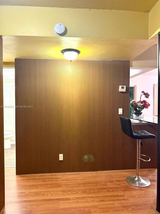 For Rent: $1,300 (1 beds, 1 baths, 748 Square Feet)