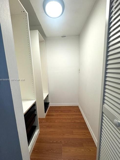 For Rent: $1,300 (1 beds, 1 baths, 748 Square Feet)
