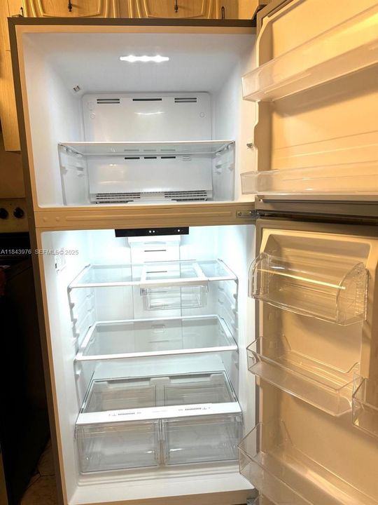 For Rent: $1,300 (1 beds, 1 baths, 748 Square Feet)