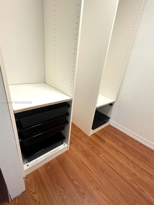 For Rent: $1,300 (1 beds, 1 baths, 748 Square Feet)