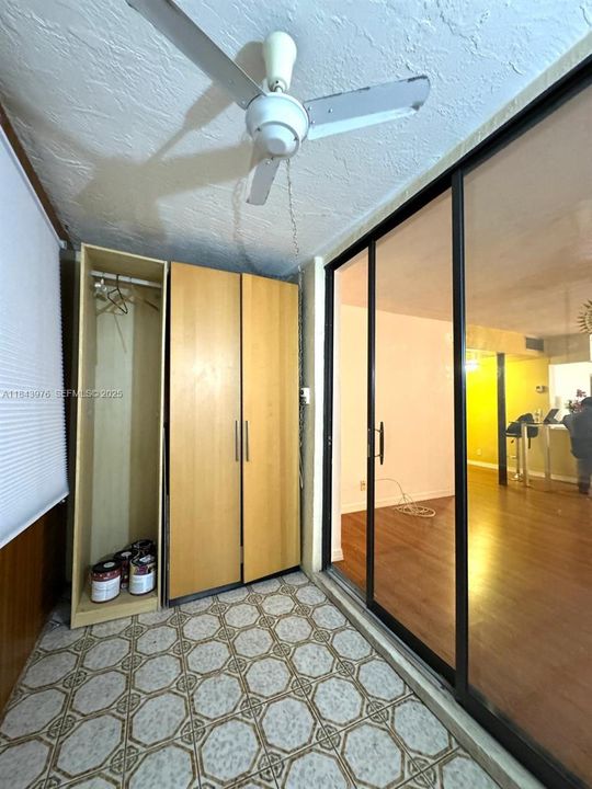 For Rent: $1,300 (1 beds, 1 baths, 748 Square Feet)