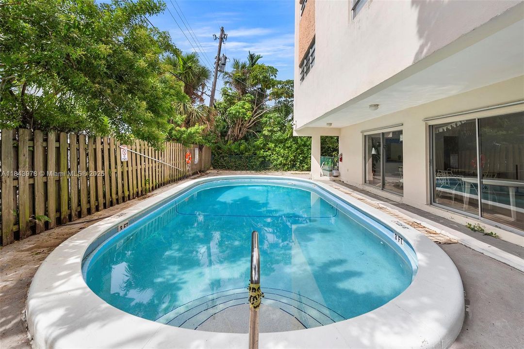 Под контрактом: $259,000 (2 спален, 2 ванн, 929 Квадратных фут)