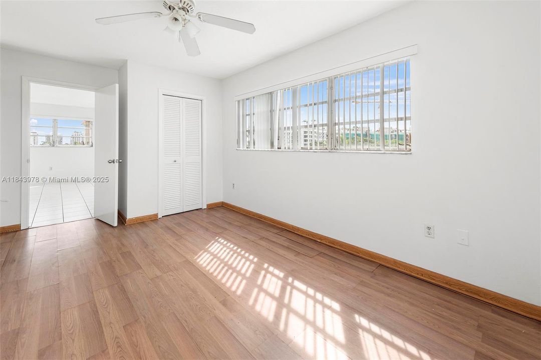 Под контрактом: $259,000 (2 спален, 2 ванн, 929 Квадратных фут)