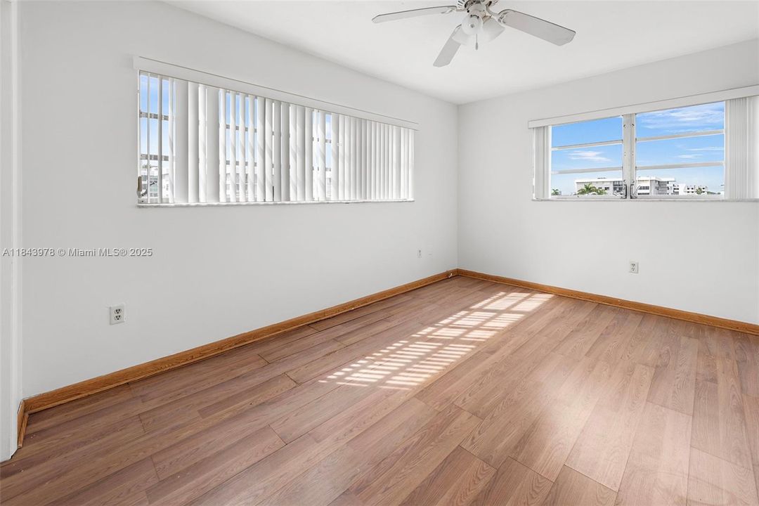 Под контрактом: $259,000 (2 спален, 2 ванн, 929 Квадратных фут)