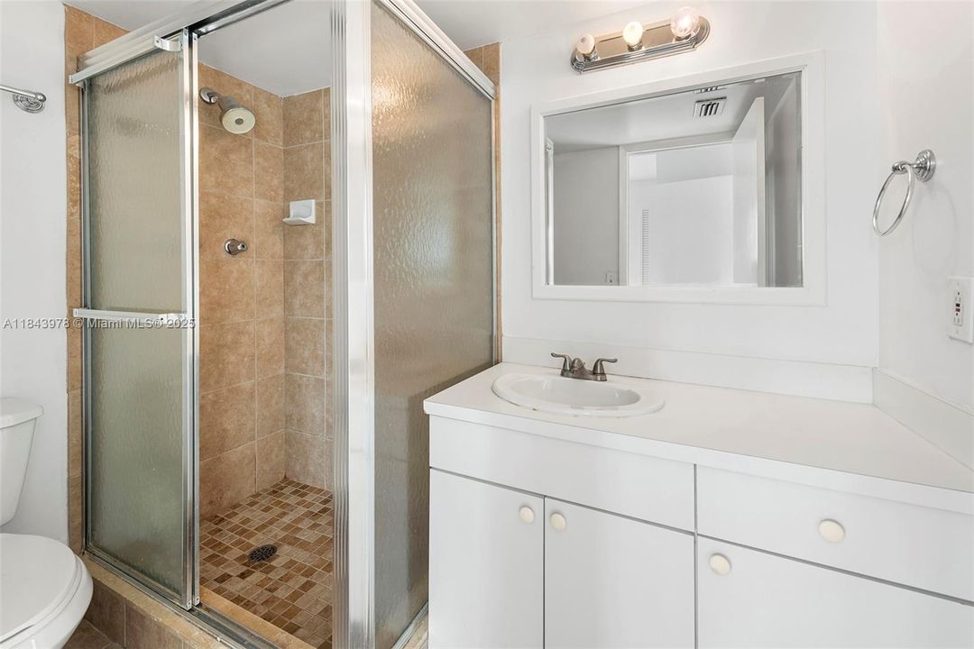 Под контрактом: $259,000 (2 спален, 2 ванн, 929 Квадратных фут)