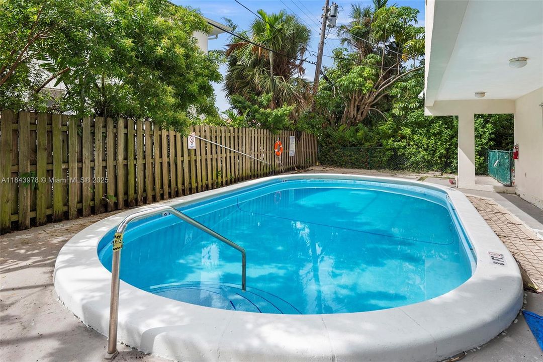 Под контрактом: $259,000 (2 спален, 2 ванн, 929 Квадратных фут)