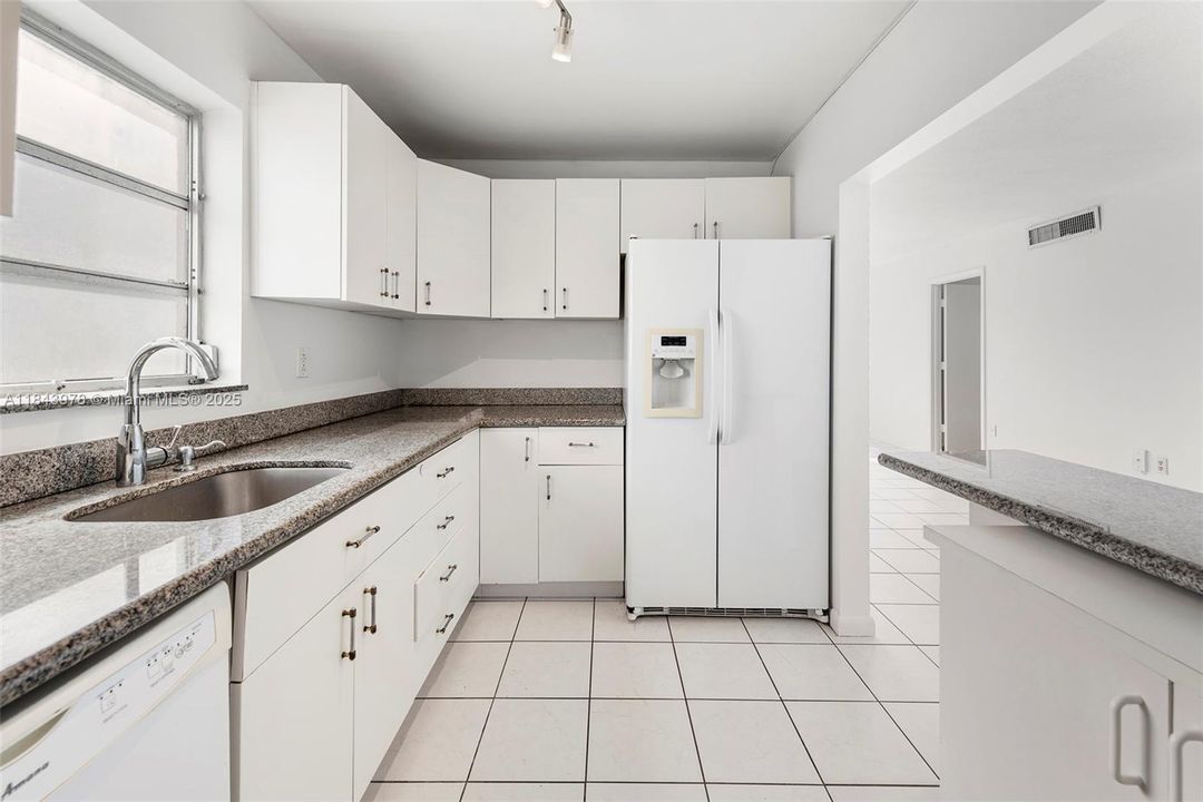 Под контрактом: $259,000 (2 спален, 2 ванн, 929 Квадратных фут)