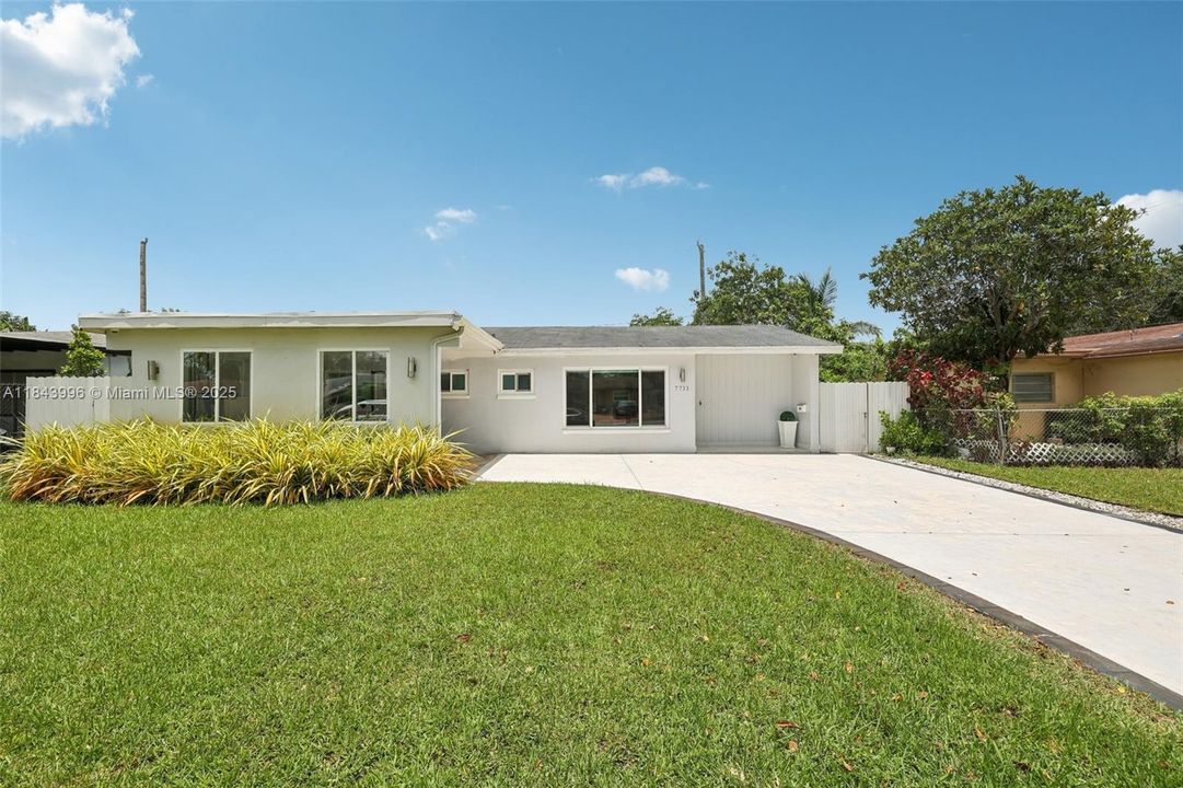 Недавно продано: $600,000 (4 спален, 2 ванн, 1495 Квадратных фут)