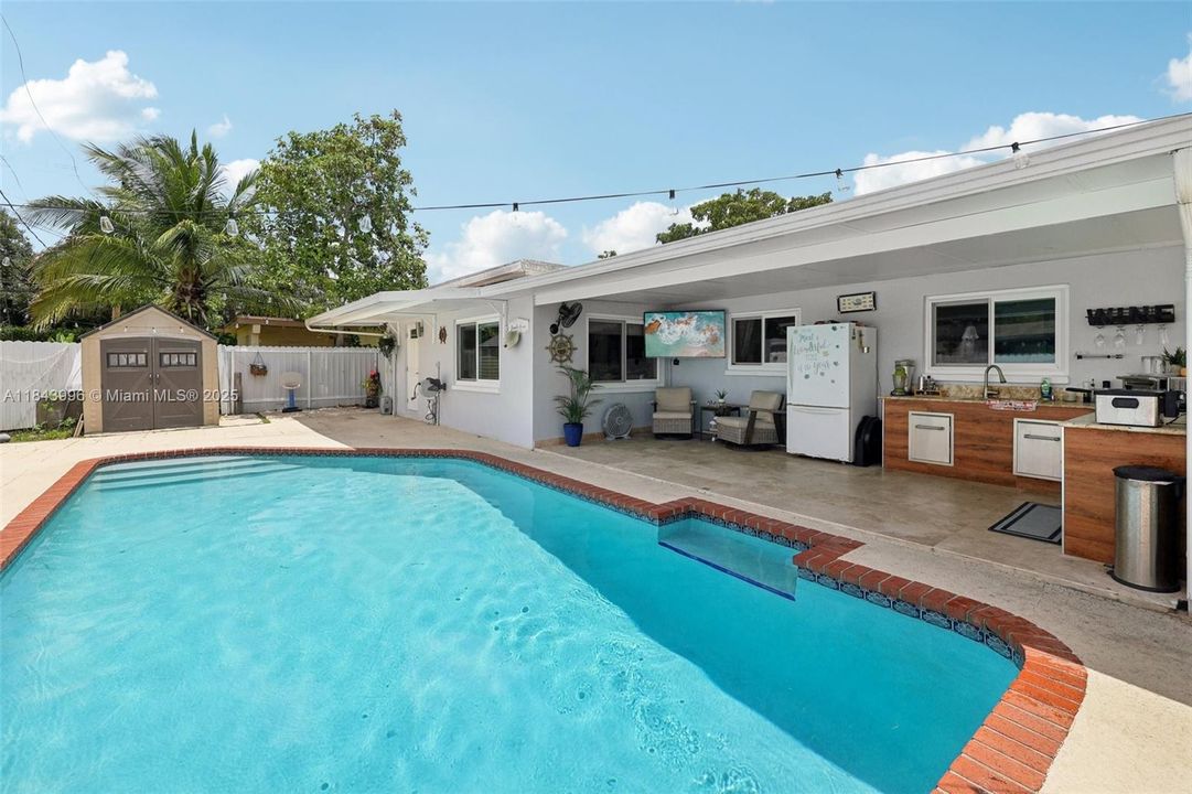 Недавно продано: $600,000 (4 спален, 2 ванн, 1495 Квадратных фут)