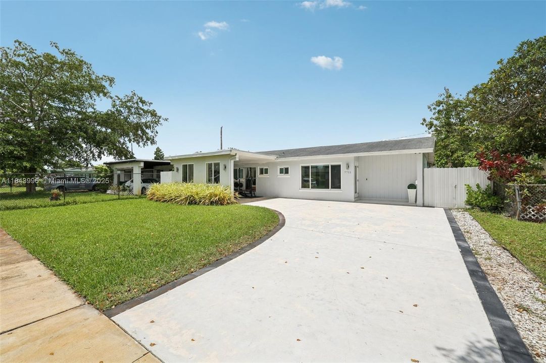 Недавно продано: $600,000 (4 спален, 2 ванн, 1495 Квадратных фут)