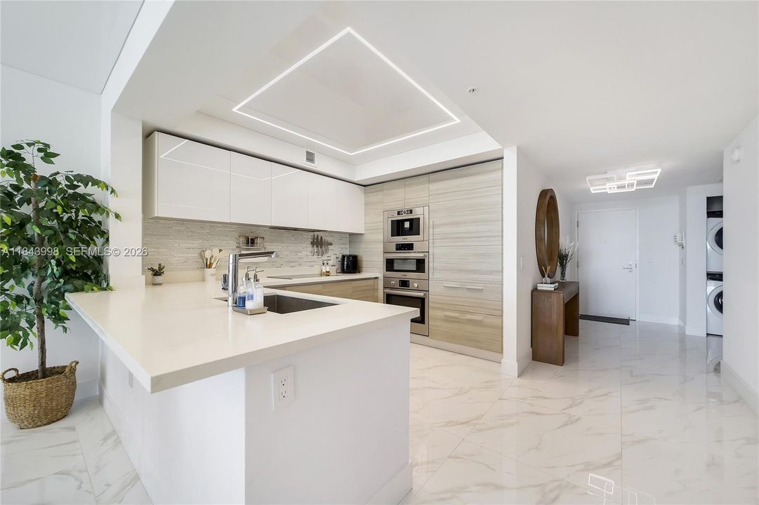 For Sale: $1,099,000 (2 beds, 3 baths, 1524 Square Feet)