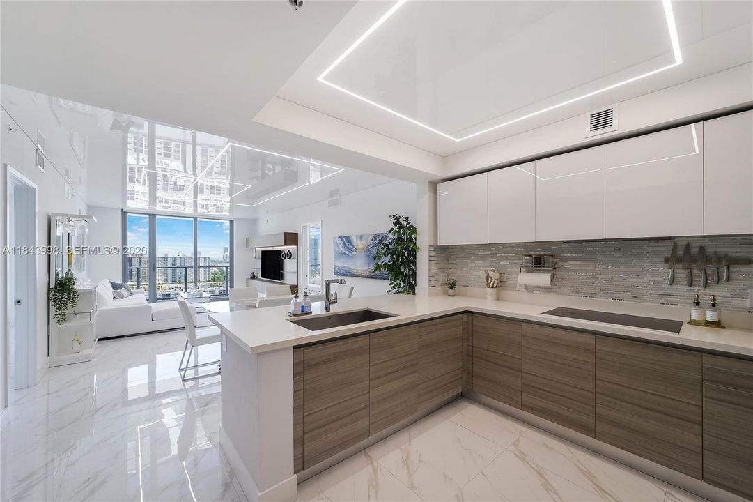 For Sale: $1,099,000 (2 beds, 3 baths, 1524 Square Feet)