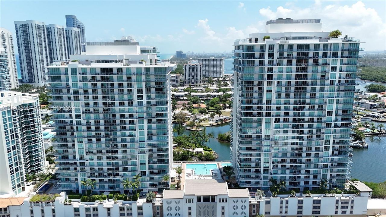 For Sale: $1,099,000 (2 beds, 3 baths, 1524 Square Feet)