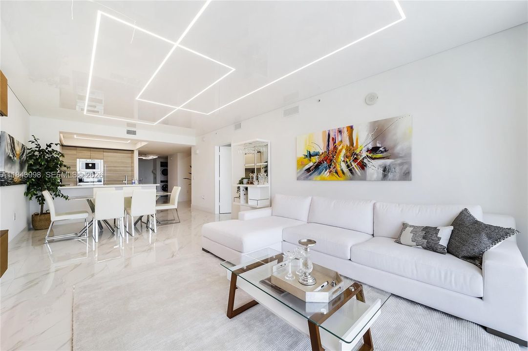 For Sale: $1,099,000 (2 beds, 3 baths, 1524 Square Feet)