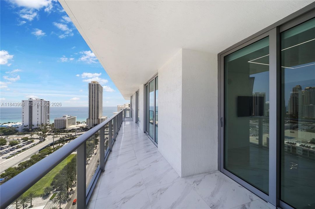 For Sale: $1,099,000 (2 beds, 3 baths, 1524 Square Feet)