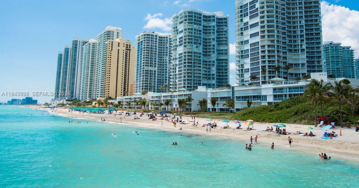 Walking distance to the beach