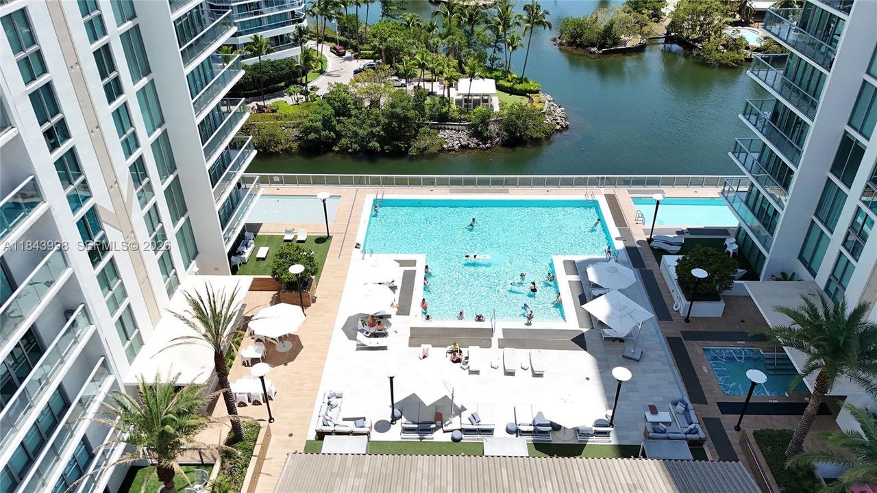 For Sale: $1,099,000 (2 beds, 3 baths, 1524 Square Feet)