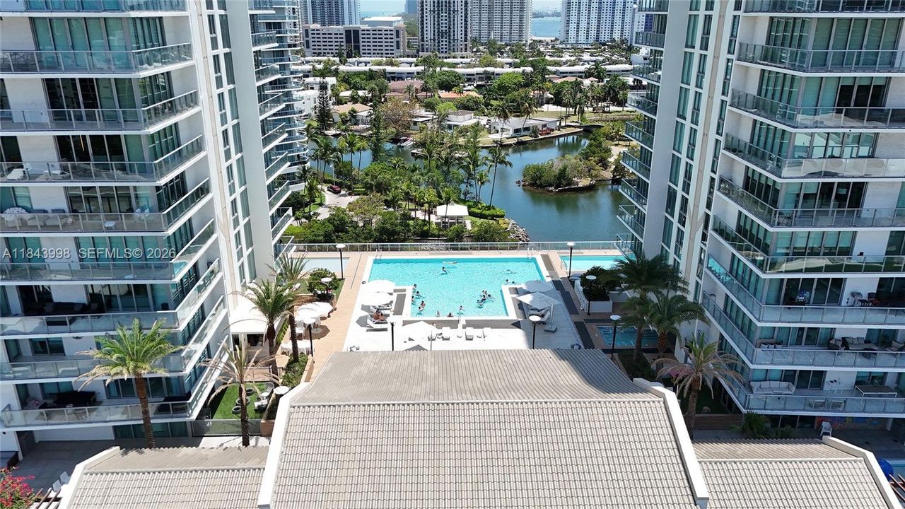 For Sale: $1,099,000 (2 beds, 3 baths, 1524 Square Feet)