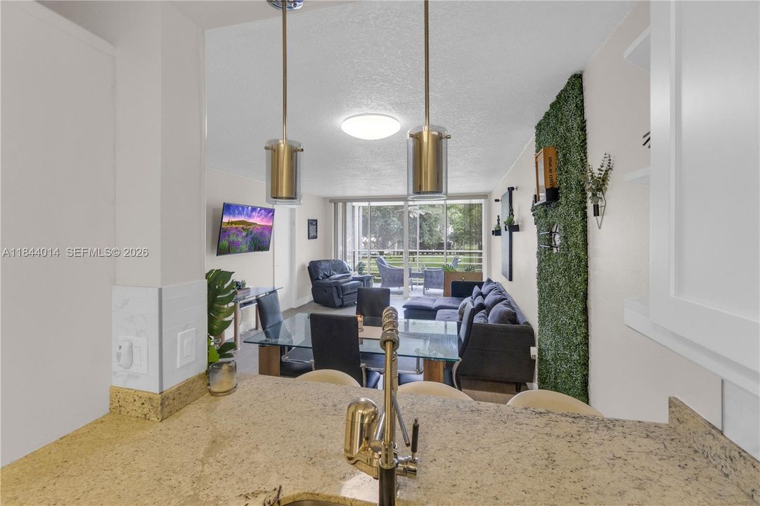 For Sale: $205,000 (2 beds, 2 baths, 1100 Square Feet)