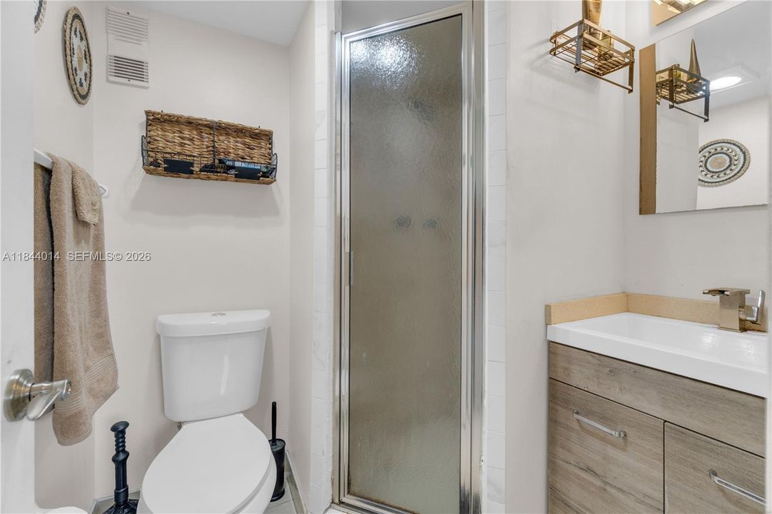 For Sale: $205,000 (2 beds, 2 baths, 1100 Square Feet)