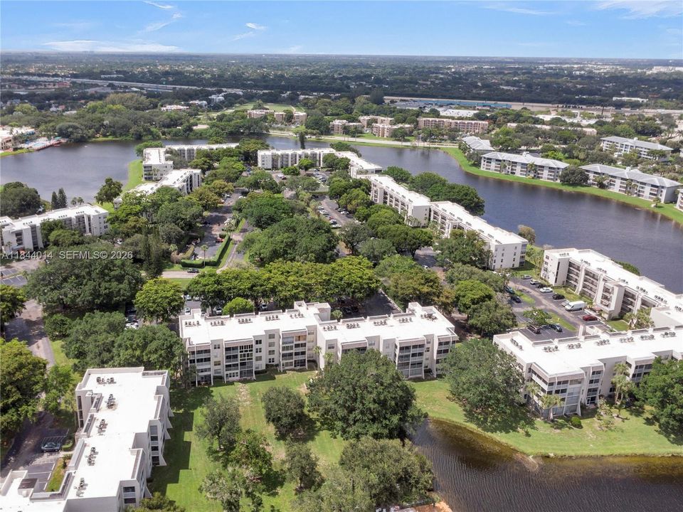 For Sale: $205,000 (2 beds, 2 baths, 1100 Square Feet)