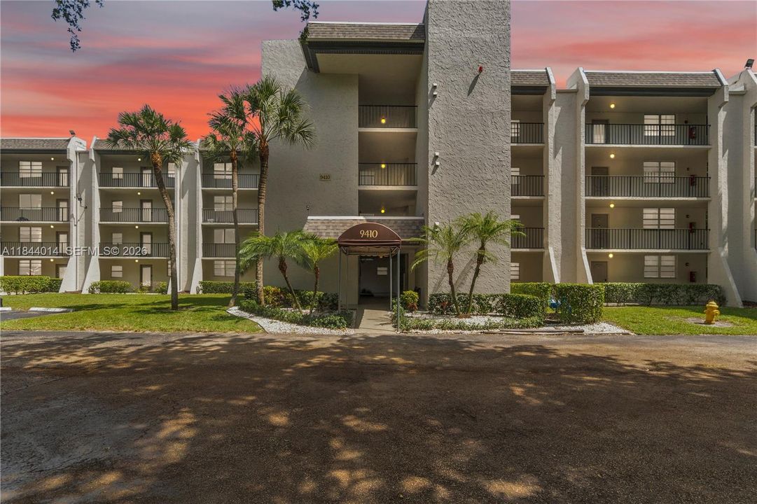 For Sale: $205,000 (2 beds, 2 baths, 1100 Square Feet)