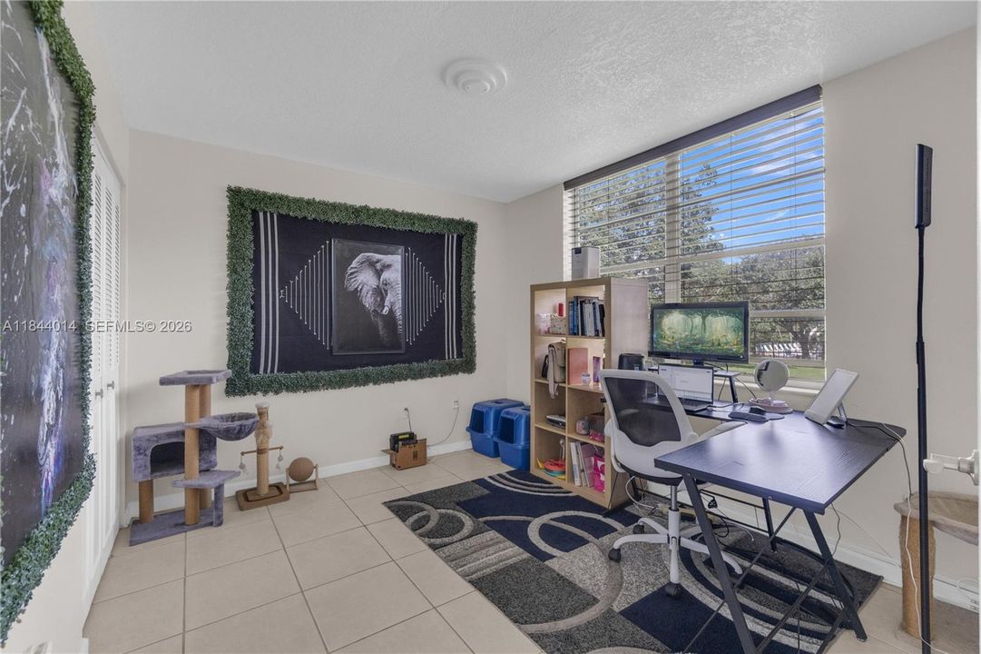 For Sale: $205,000 (2 beds, 2 baths, 1100 Square Feet)