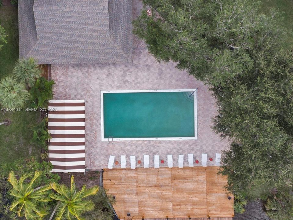 For Sale: $205,000 (2 beds, 2 baths, 1100 Square Feet)