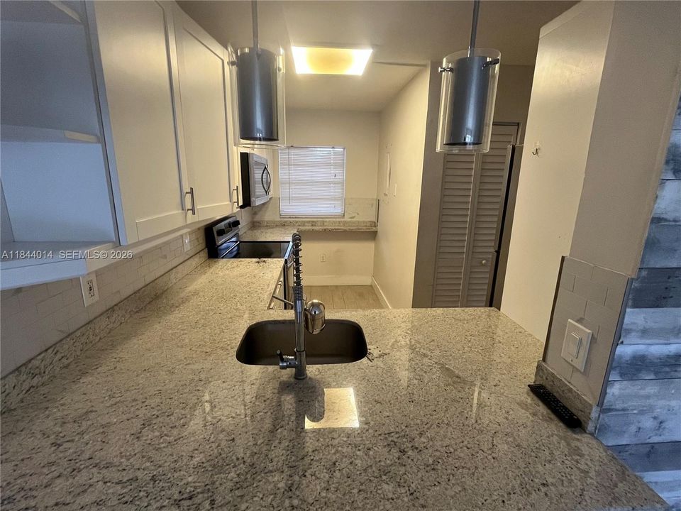For Sale: $205,000 (2 beds, 2 baths, 1100 Square Feet)