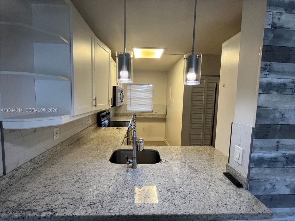 For Sale: $205,000 (2 beds, 2 baths, 1100 Square Feet)