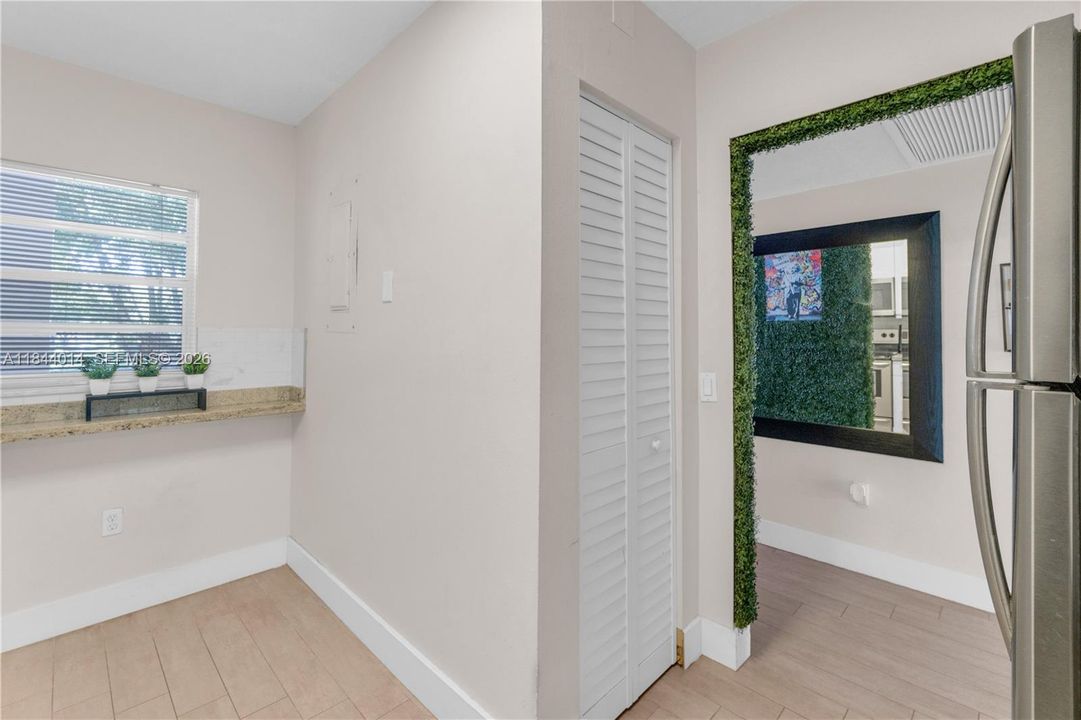 For Sale: $205,000 (2 beds, 2 baths, 1100 Square Feet)