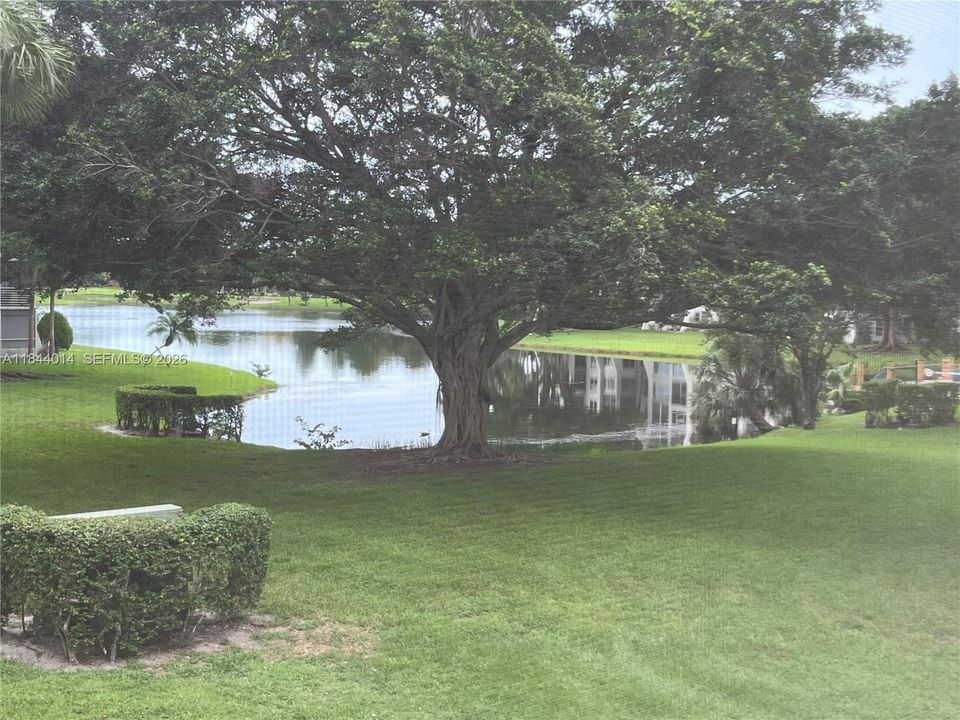 For Sale: $205,000 (2 beds, 2 baths, 1100 Square Feet)