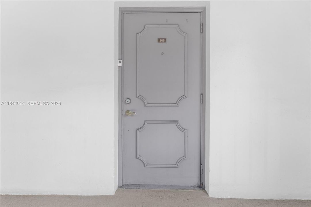 For Sale: $205,000 (2 beds, 2 baths, 1100 Square Feet)