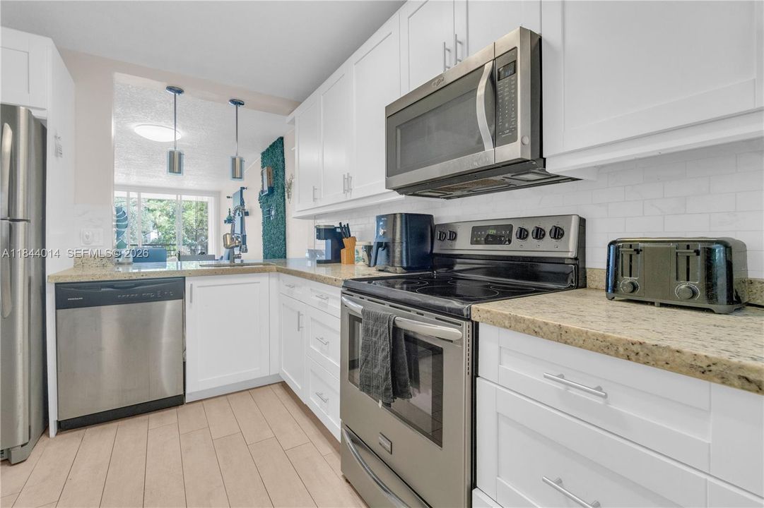 For Sale: $205,000 (2 beds, 2 baths, 1100 Square Feet)