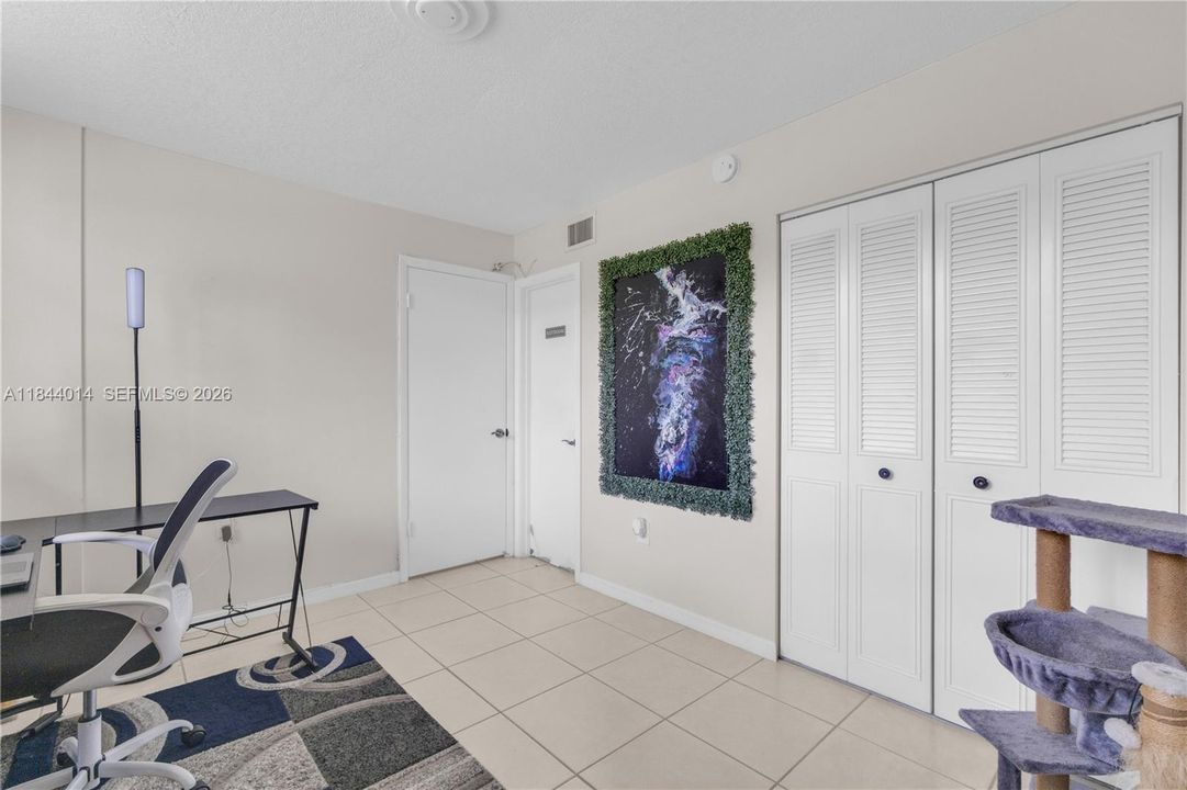 For Sale: $205,000 (2 beds, 2 baths, 1100 Square Feet)