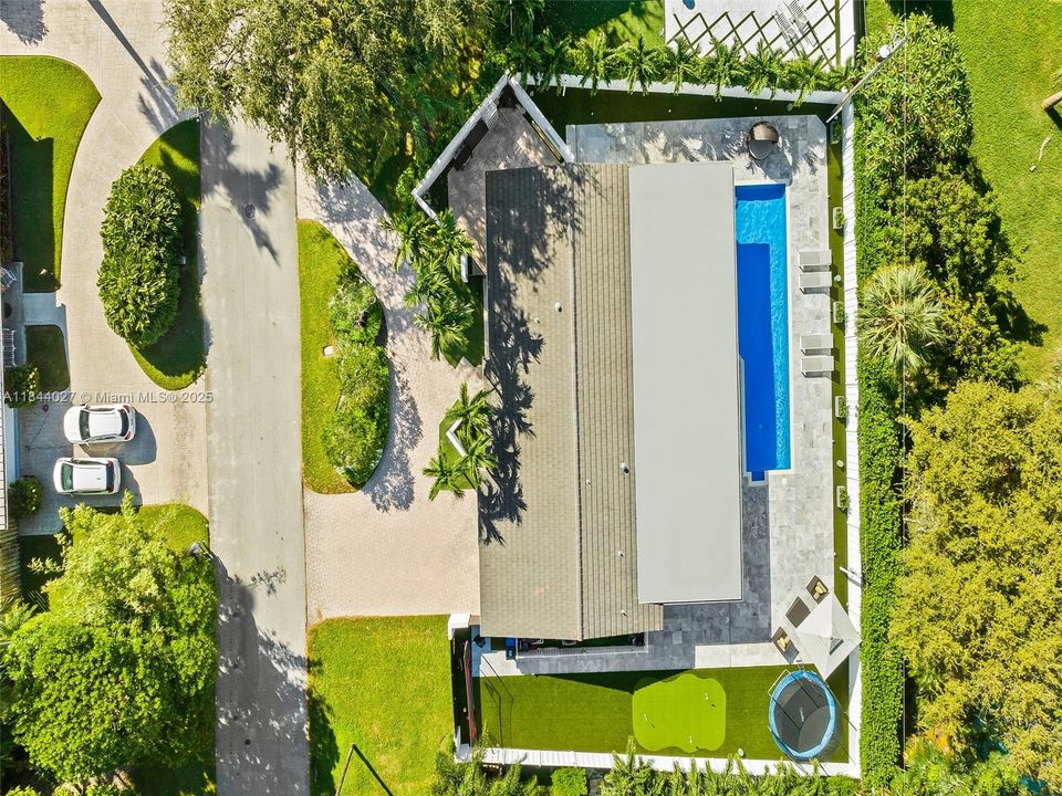 Vendido Recientemente: $1,499,999 (4 camas, 3 baños, 2069 Pies cuadrados)