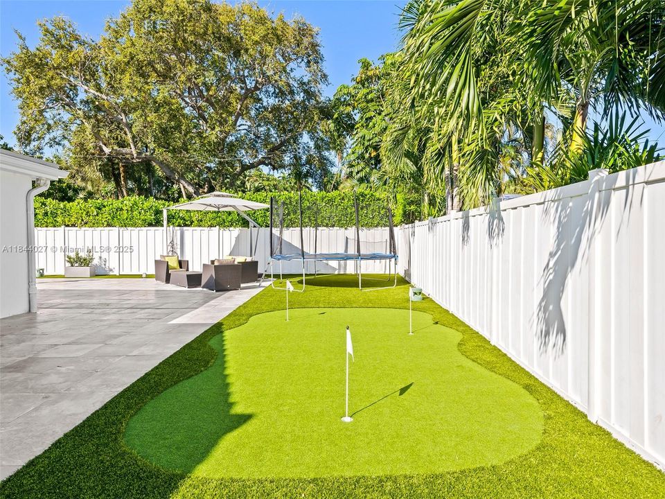 Vendido Recientemente: $1,499,999 (4 camas, 3 baños, 2069 Pies cuadrados)