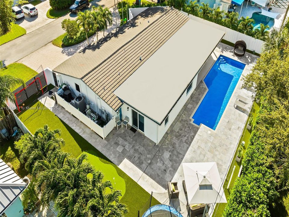 Vendido Recientemente: $1,499,999 (4 camas, 3 baños, 2069 Pies cuadrados)