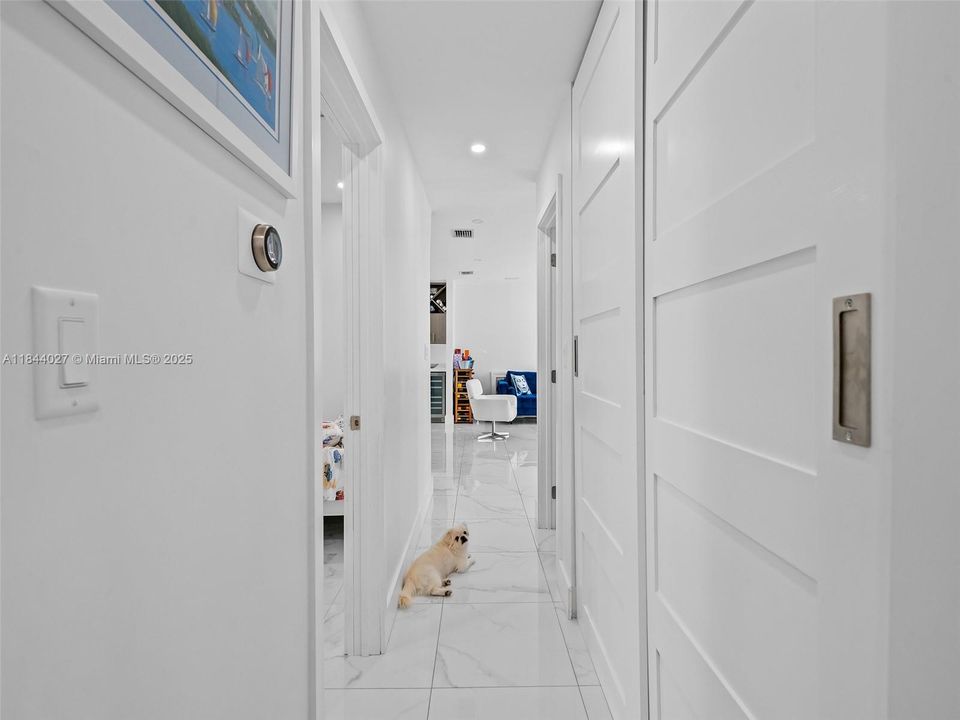 Vendido Recientemente: $1,499,999 (4 camas, 3 baños, 2069 Pies cuadrados)