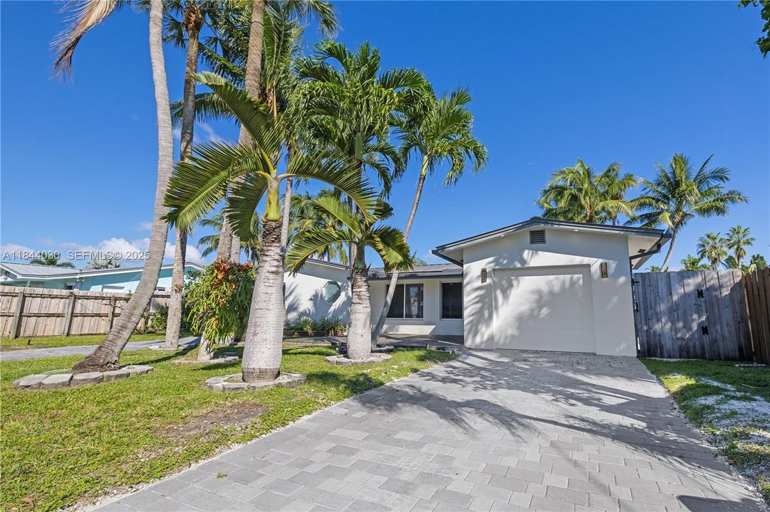 Recently Sold: $1,100,000 (3 beds, 2 baths, 1433 Square Feet)