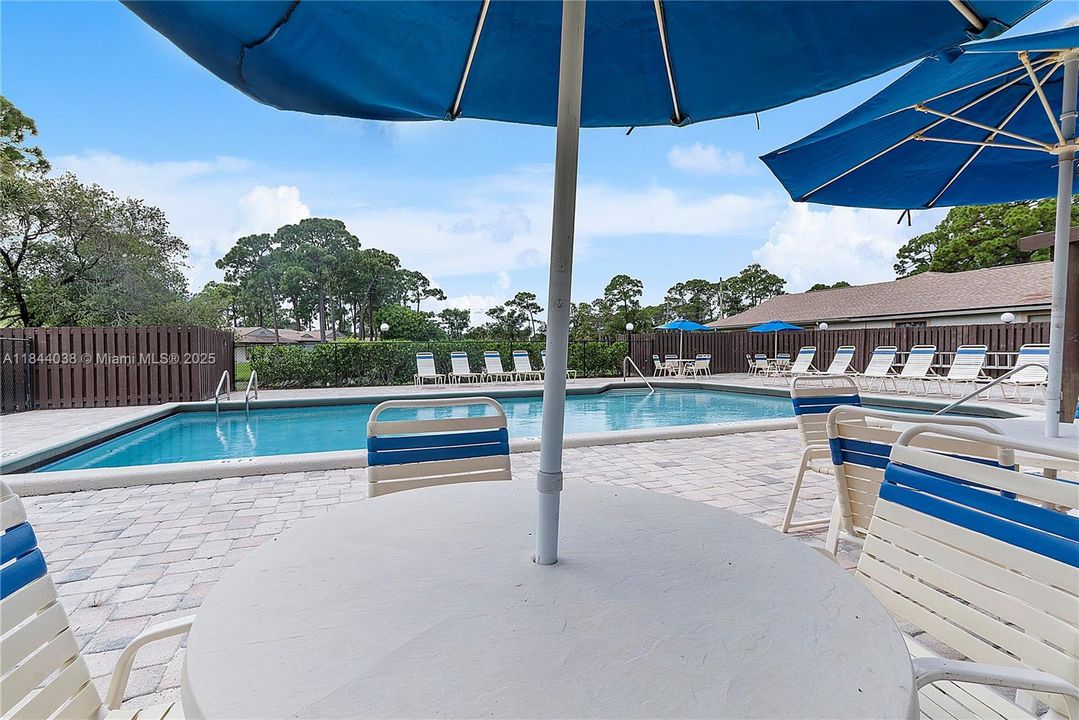 最近租的: $1,600 (2 贝兹, 2 浴室, 1005 平方英尺)