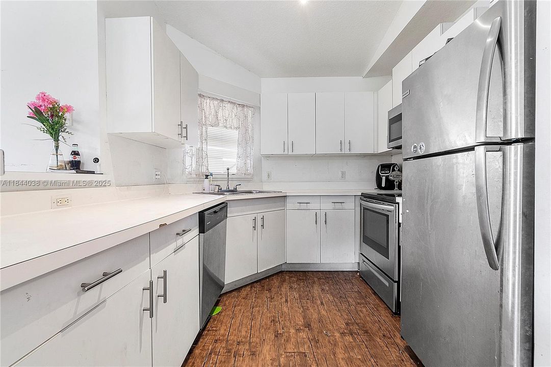 最近租的: $1,600 (2 贝兹, 2 浴室, 1005 平方英尺)