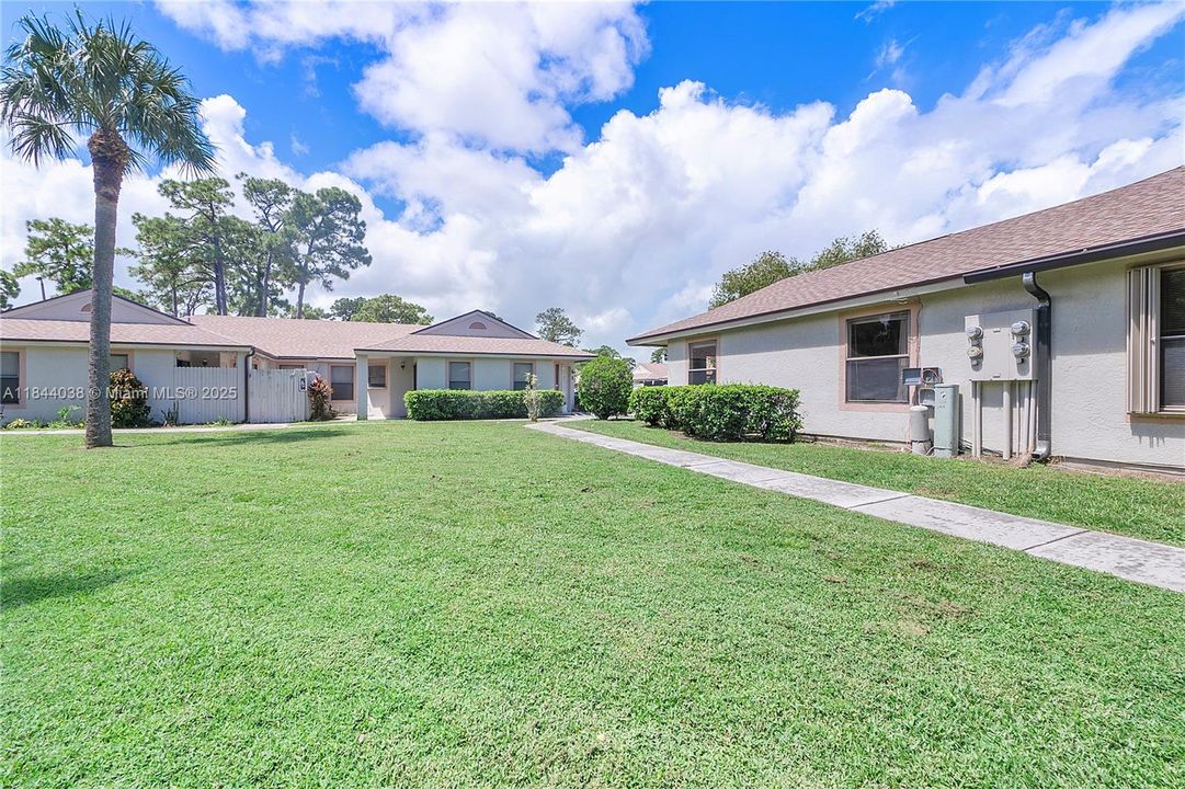 最近租的: $1,600 (2 贝兹, 2 浴室, 1005 平方英尺)