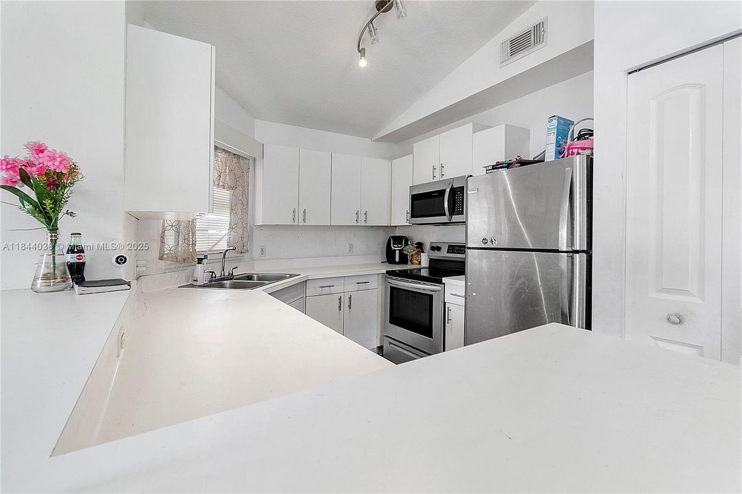 最近租的: $1,600 (2 贝兹, 2 浴室, 1005 平方英尺)