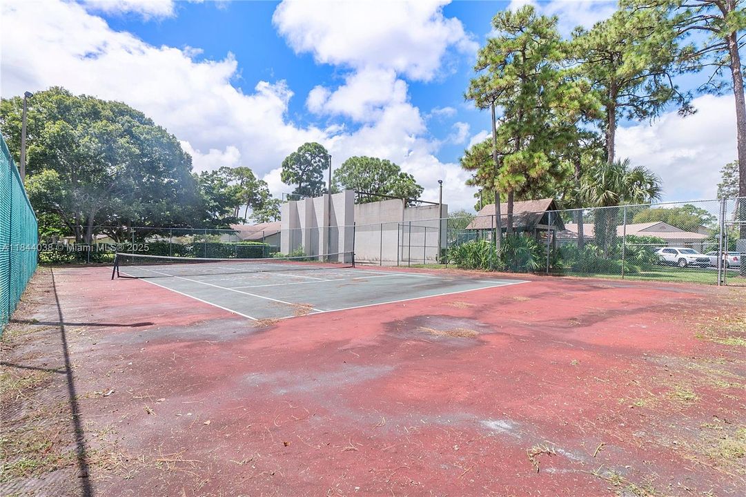 最近租的: $1,600 (2 贝兹, 2 浴室, 1005 平方英尺)