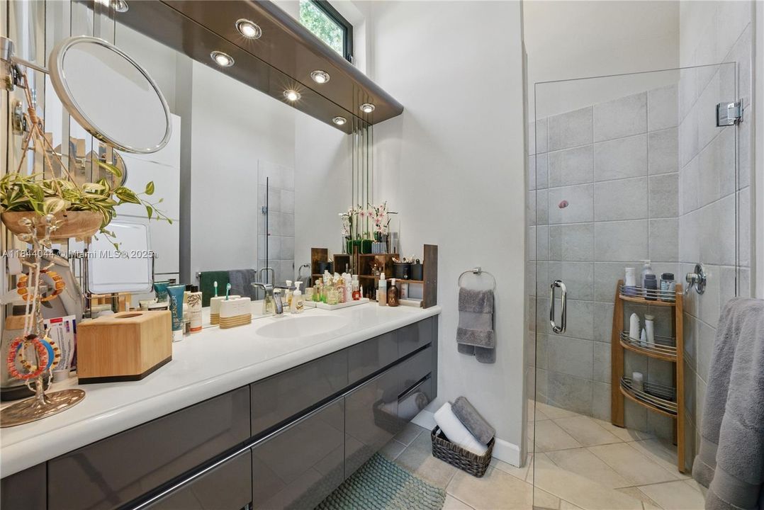 最近租的: $15,000 (3 贝兹, 3 浴室, 2407 平方英尺)