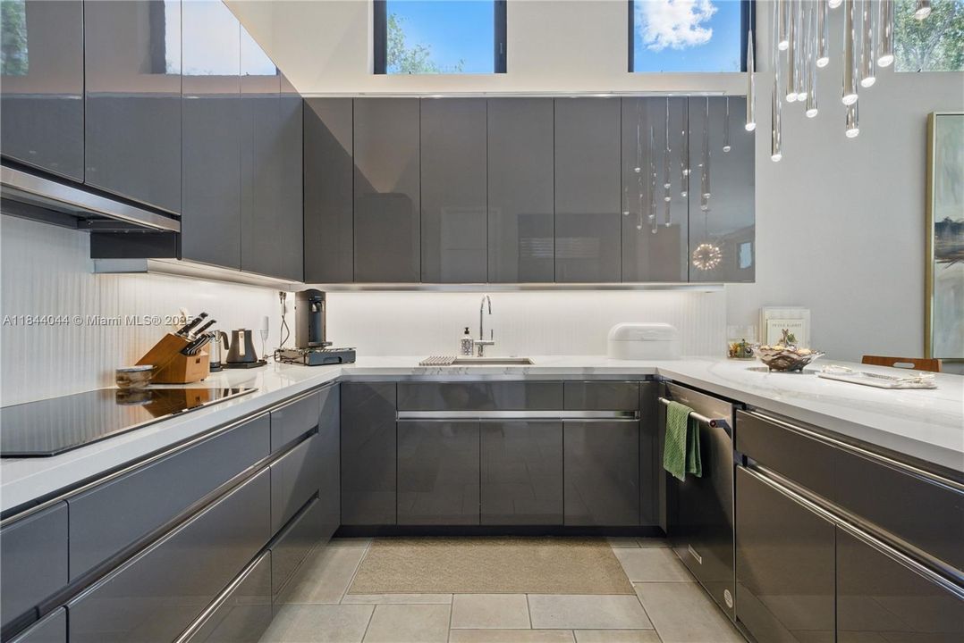 最近租的: $15,000 (3 贝兹, 3 浴室, 2407 平方英尺)