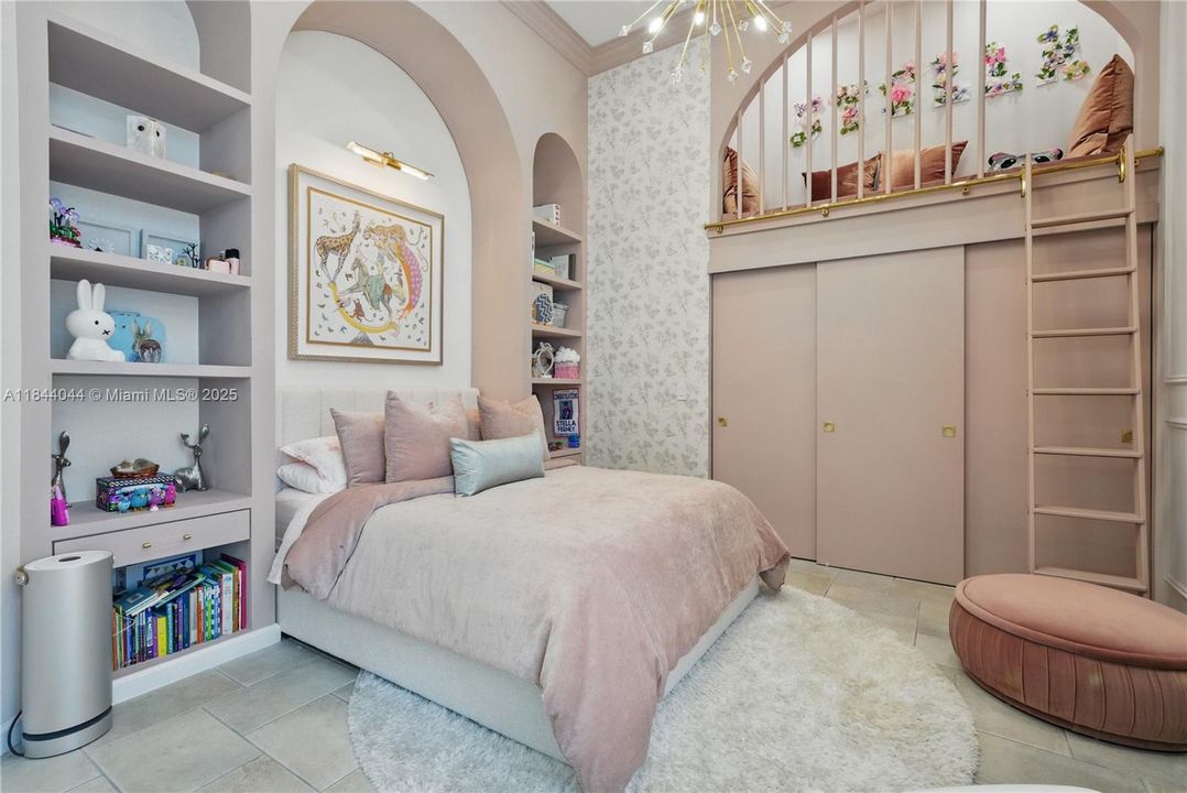 最近租的: $15,000 (3 贝兹, 3 浴室, 2407 平方英尺)