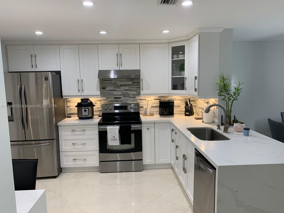 For Sale: $539,000 (2 beds, 2 baths, 1131 Square Feet)