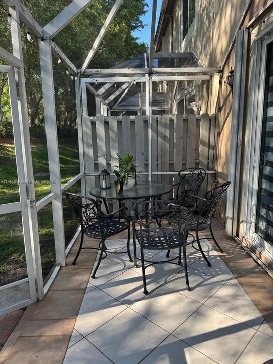 For Sale: $539,000 (2 beds, 2 baths, 1131 Square Feet)